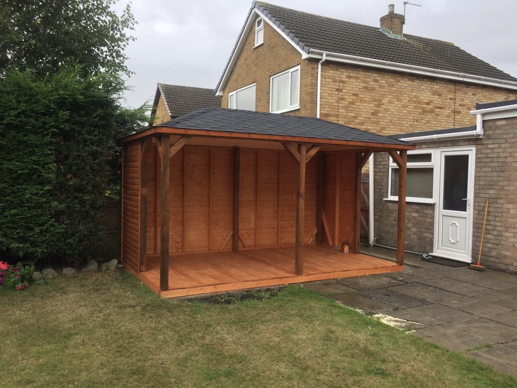 OUTDOOR GAZEBO / SHELTER